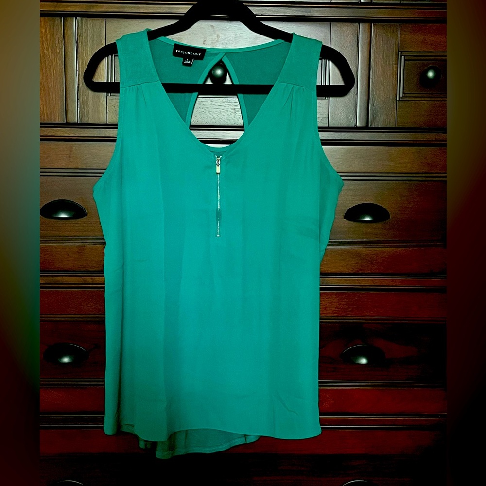 Green Sleeveless Top with keyhole back by Fortune & Ivy